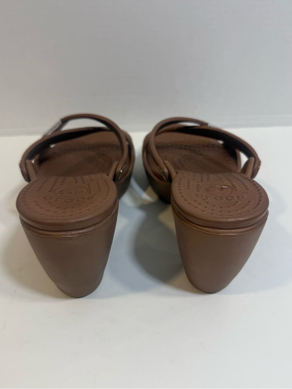 Crocs Womens W8 Brown Wedge Sandals Criss Cross Straps Slip On Comfort Heels - Picture 4 of 8